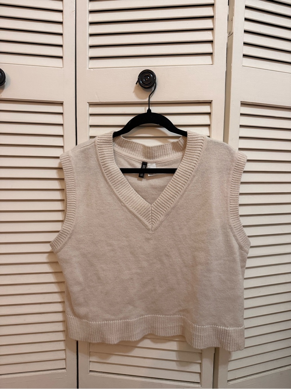 H&M Cream Croppes V-Neck Knit Vest